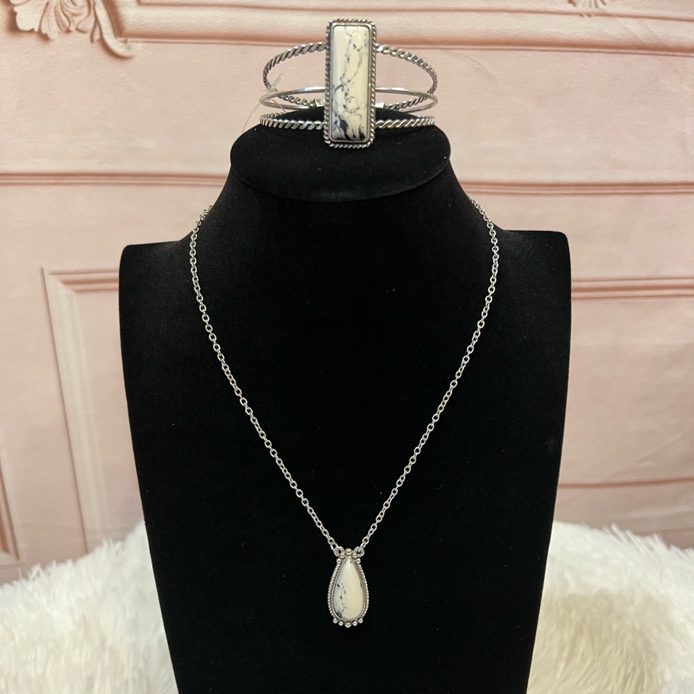 Women’s 16” Silverstone Teardrop White Black Necklace,   Matching Bracelet